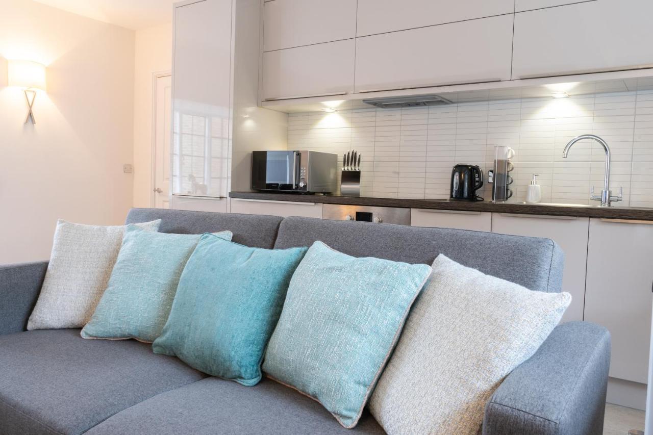 Premiere City Centre Apartment With Gated Parking And Excellent Feedback, Big Double Bedroom, Balcony, Courtyard Garden, Ideal For Long Stays, Wfh, Getaways And Ongoing Contracts Peterborough Eksteriør billede